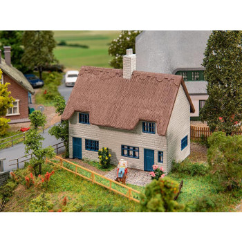 *House with Thatched Roof Hobby Kit I