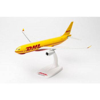 Snapfit Airbus A330-200F DHL Aviation (1:200)