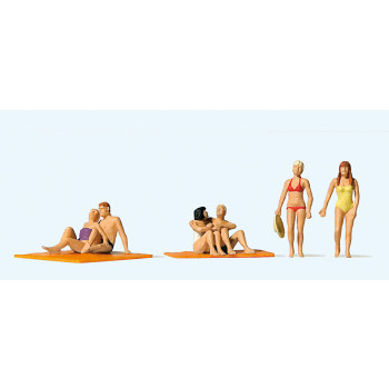 On the Beach (6) Exclusive Figure Set